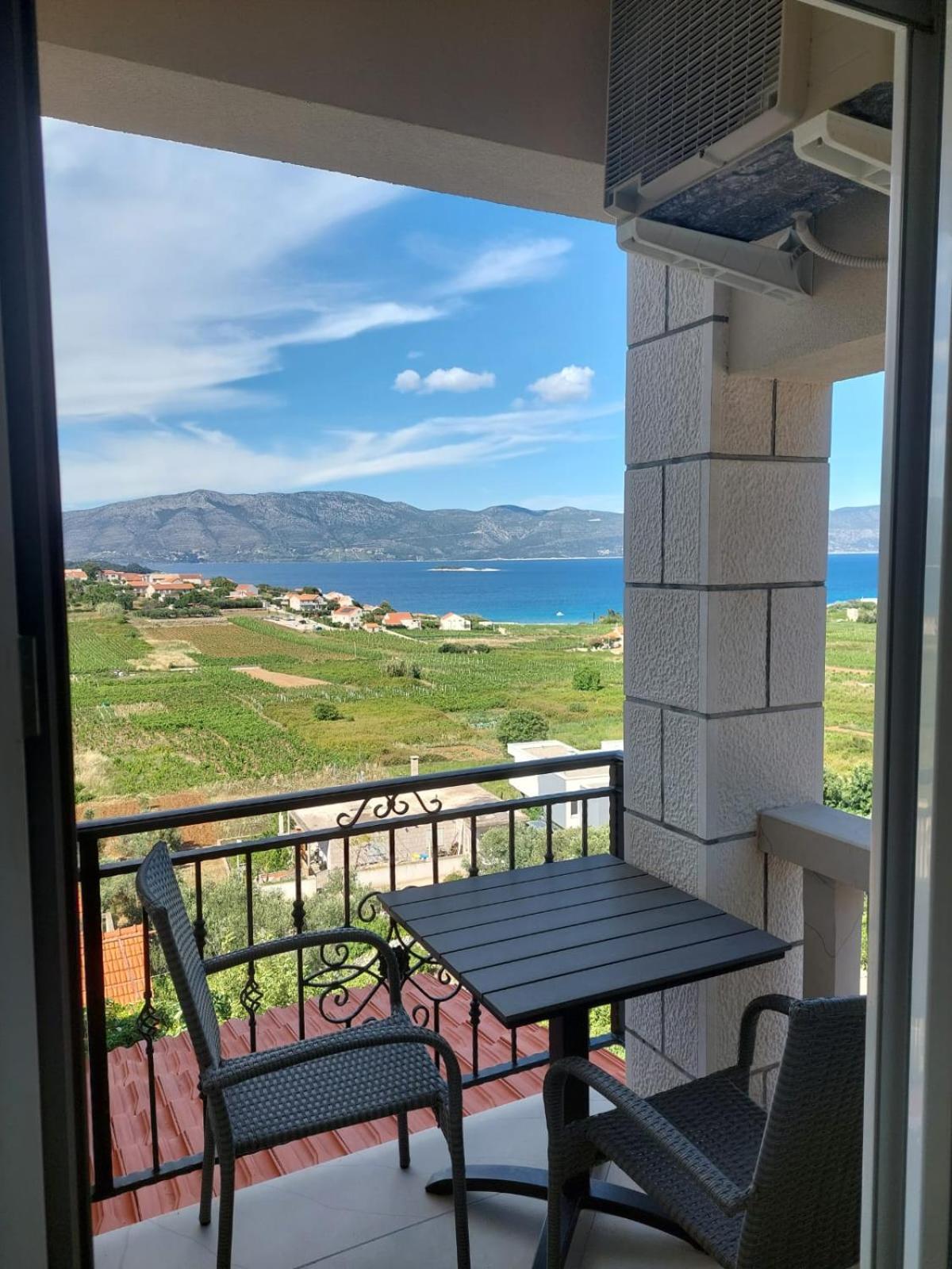 Villa Apartments Mate Cebalo Лумбарда Экстерьер фото